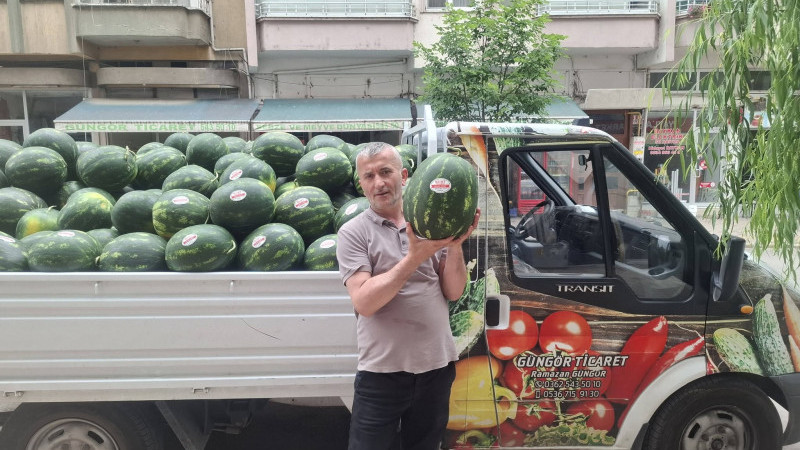 Dünya Kupası Türkiye’ye Gelirse 5 Ton 555 Kilo Karpuz Bedava Dağıtacak