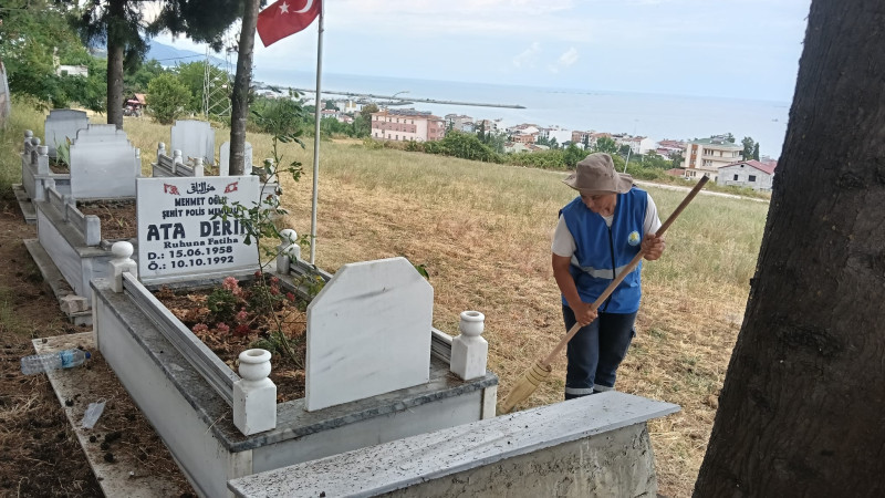 Yakakent'te 15 Temmuz Öncesi Şehit Kabirlerine Anlamlı Vefa