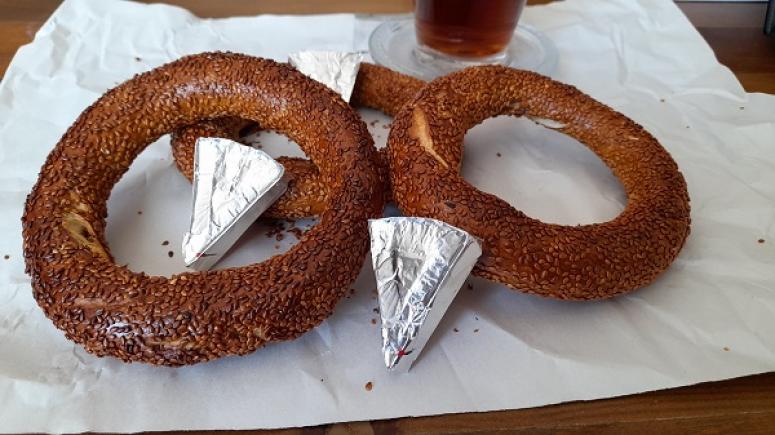 Simit dostluğu pekiştiriyor!