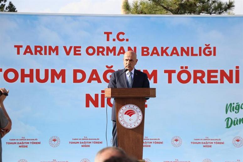BAKAN KİRİŞCİ, NİĞDE'DE FASULYE TOHUMU DAĞITTI